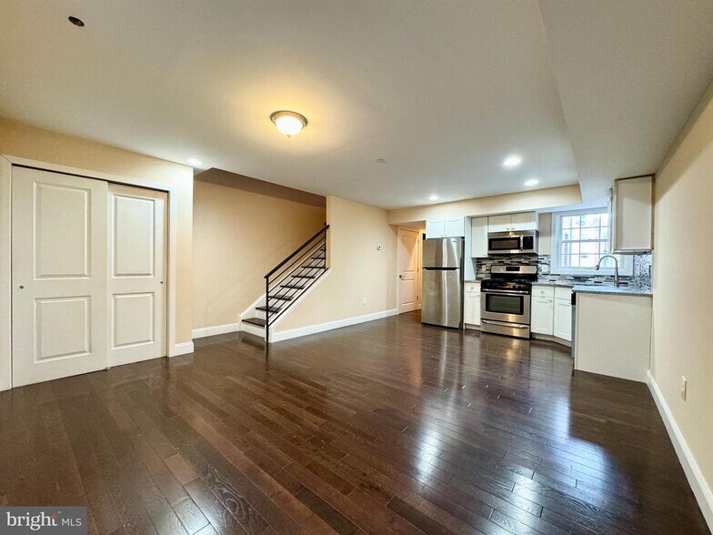 1014 E Moyamensing Ave, Philadelphia, PA à vendre - Photo du bâtiment - Image 3 de 26