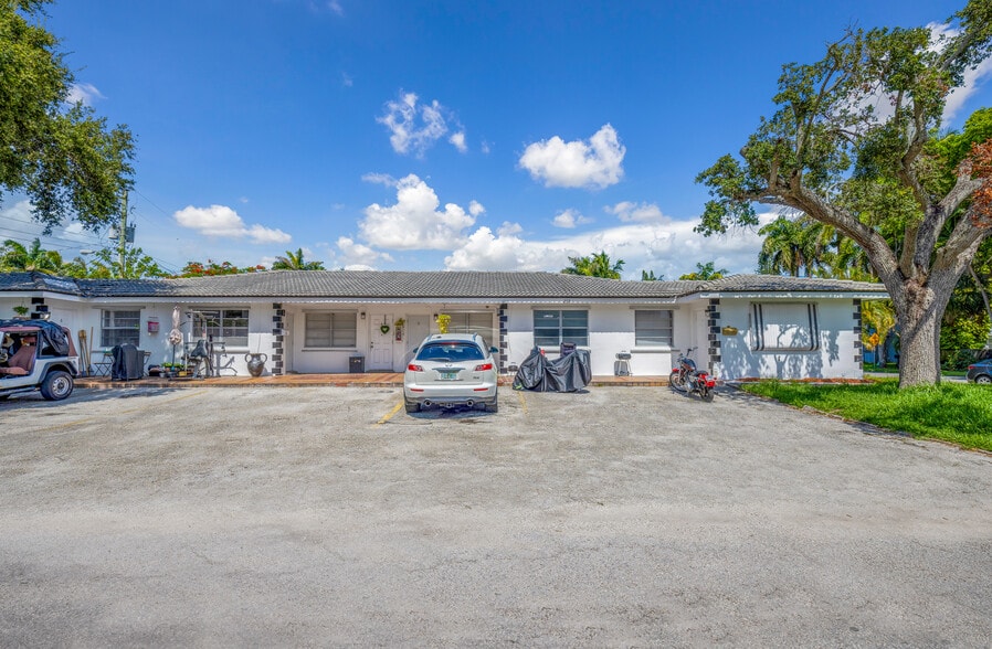 213 SE Park St, Dania, FL à vendre - Photo du bâtiment - Image 1 de 22