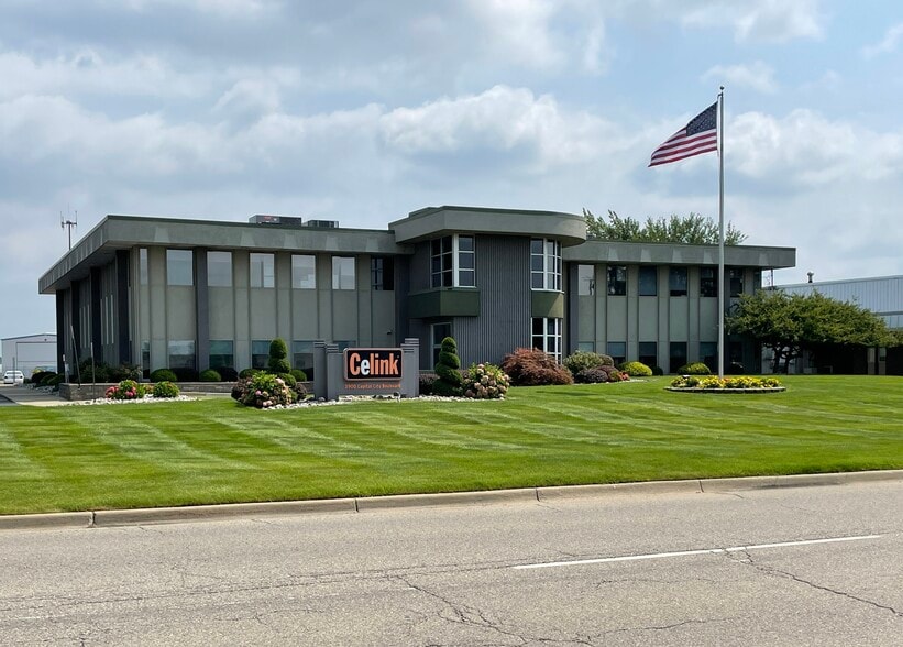 3900 Capital City Blvd, Lansing, MI for sale - Building Photo - Image 2 of 16