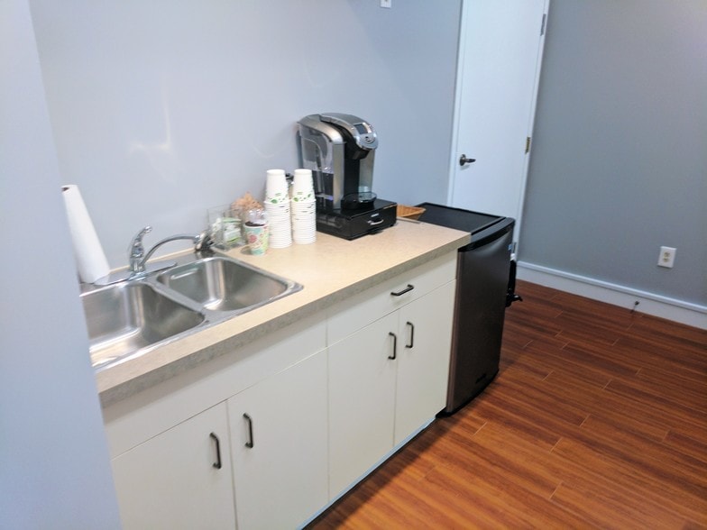 10046-10086 164 St NW, Edmonton, AB for sale - Building Photo - Image 1 of 1