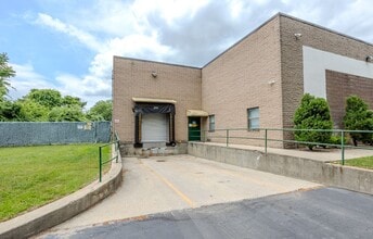 60-70 Cleveland Ave, Bay Shore, NY for lease Building Photo- Image 1 of 4