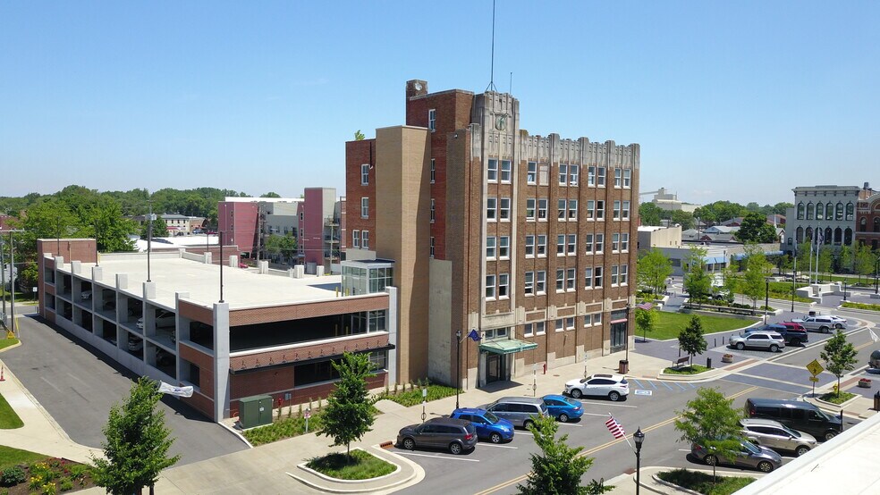 23 Public Sq, Shelbyville, IN à vendre - Photo du bâtiment - Image 3 de 24