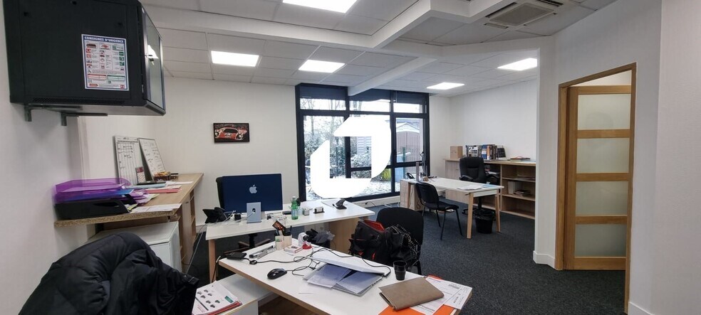 Bureau dans Serris à louer - Photo du bâtiment - Image 2 de 11
