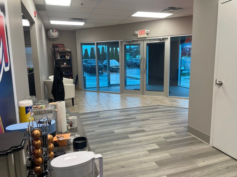 1040 Champlain St, Dieppe, NB for lease - Building Photo - Image 3 of 11
