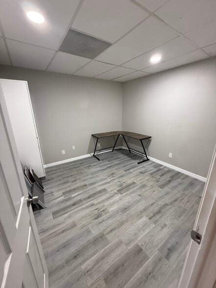 5010 N Nebraska Ave, Tampa, FL for lease - Interior Photo - Image 2 of 40