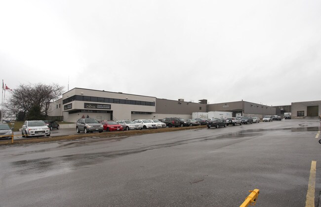 Plus de détails pour 248 Bowes Rd, Concord, ON - Industriel à louer