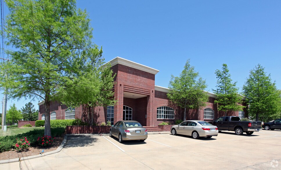 2508 Lakeland Dr, Flowood, MS for lease - Primary Photo - Image 1 of 5