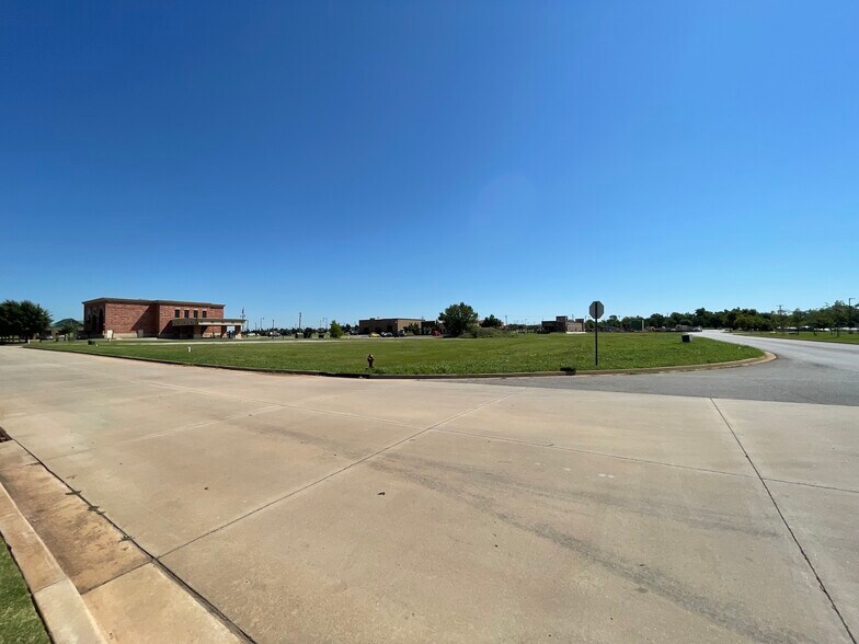 1032 W Covell Rd, Edmond, OK for sale - Building Photo - Image 1 of 4