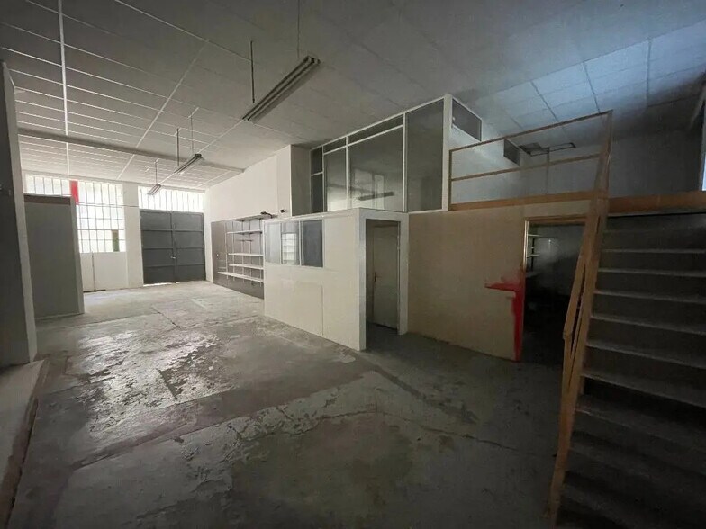 Industrial in Villeurbanne for lease - Interior Photo - Image 3 of 6
