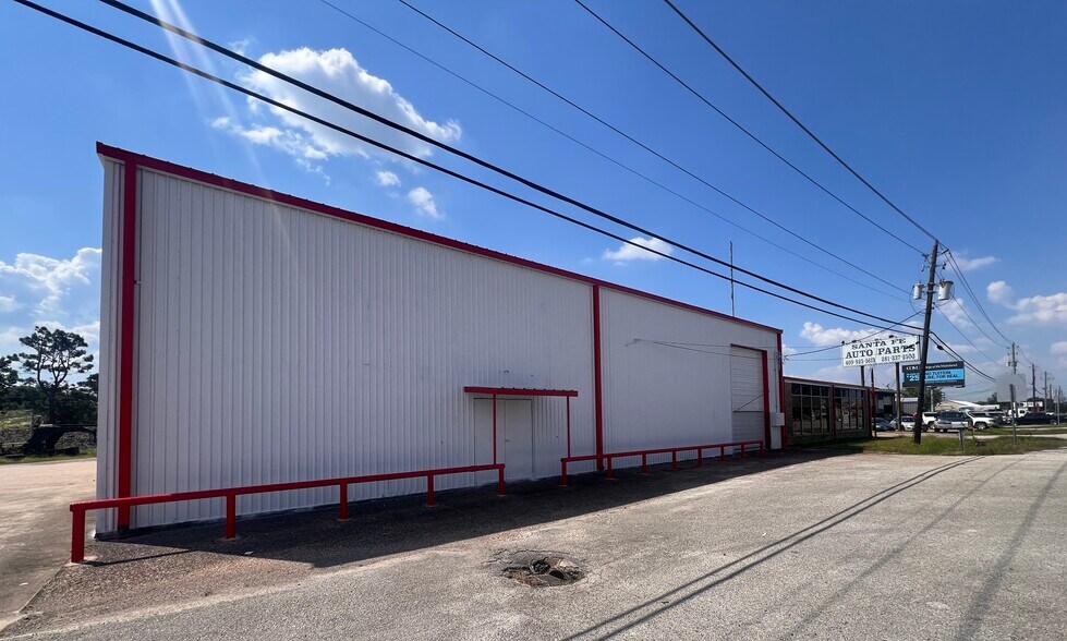 13207 Highway 6, Santa Fe, TX à louer - Photo du bâtiment - Image 3 de 19