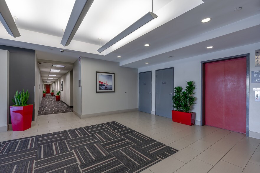 3252 Holiday Ct, La Jolla, CA à louer - Hall d’entrée - Image 2 de 3