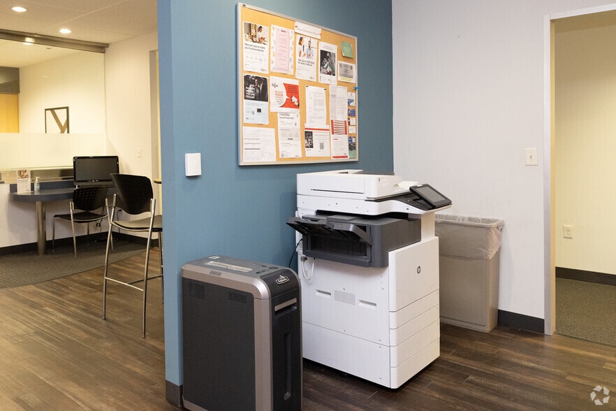 841 Prudential Dr, Jacksonville, FL for lease - Interior Photo - Image 3 of 35