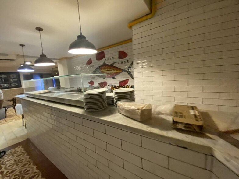 Retail in Barcelona, Barcelona for lease - Interior Photo - Image 1 of 8