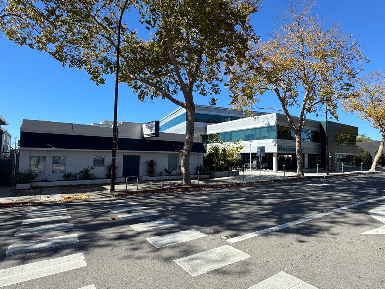 2618 San Pablo Ave, Berkeley, CA à louer - Photo du bâtiment - Image 2 de 26
