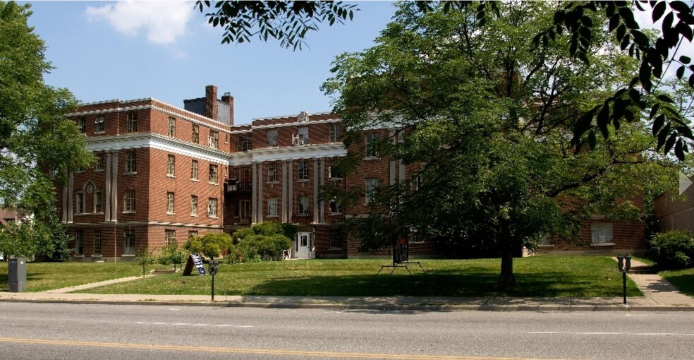 1616 Ouellette Ave, Windsor, ON à vendre - Photo principale - Image 2 de 5