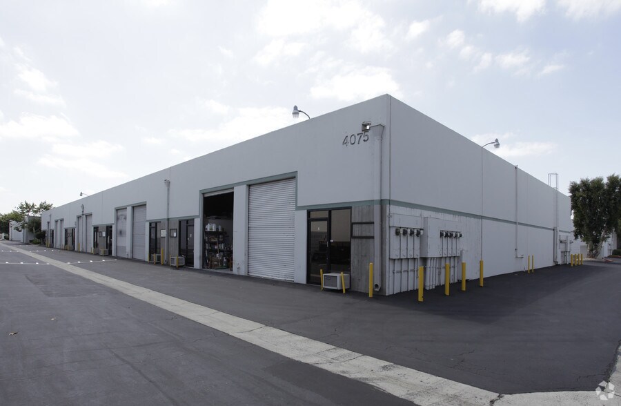 4075 E La Palma Ave, Anaheim, CA à louer - Photo principale - Image 1 de 5