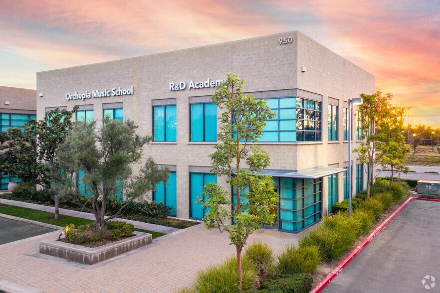 950 Roosevelt Ave, Irvine, CA for lease Primary Photo- Image 1 of 10