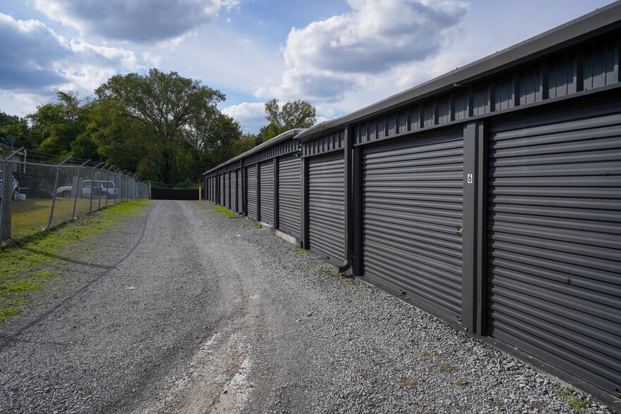Hope Storage Portfolio | 155 Units portfolio of 2 properties for sale on LoopNet.ca - Building Photo - Image 1 of 23