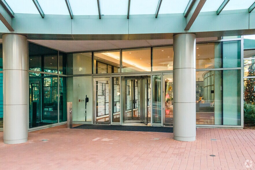 1 Glenlake Pky NE, Atlanta, GA à louer - Photo du bâtiment - Image 3 de 9