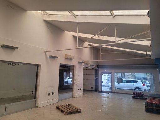 Retail in Issy-les-Moulineaux for sale Interior Photo- Image 1 of 7