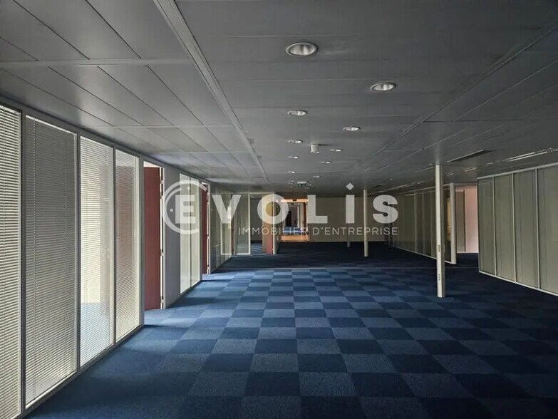 Office in Orsay for lease - Interior Photo - Image 3 of 27