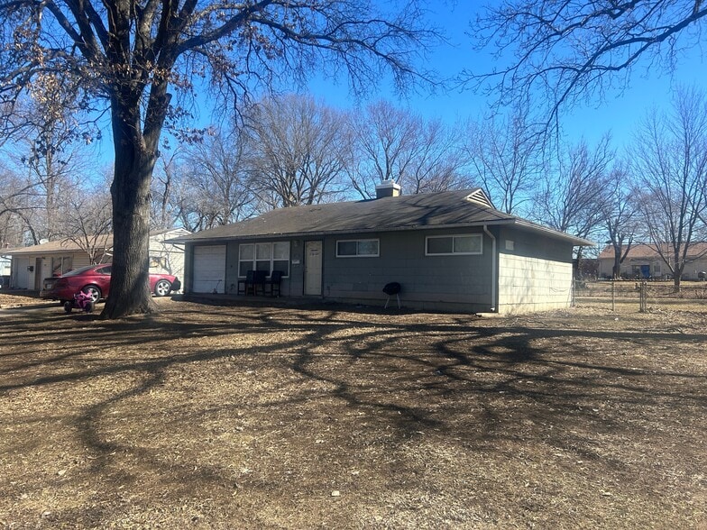 11015 Cambridge Ave, Kansas City, MO for sale - Primary Photo - Image 1 of 1