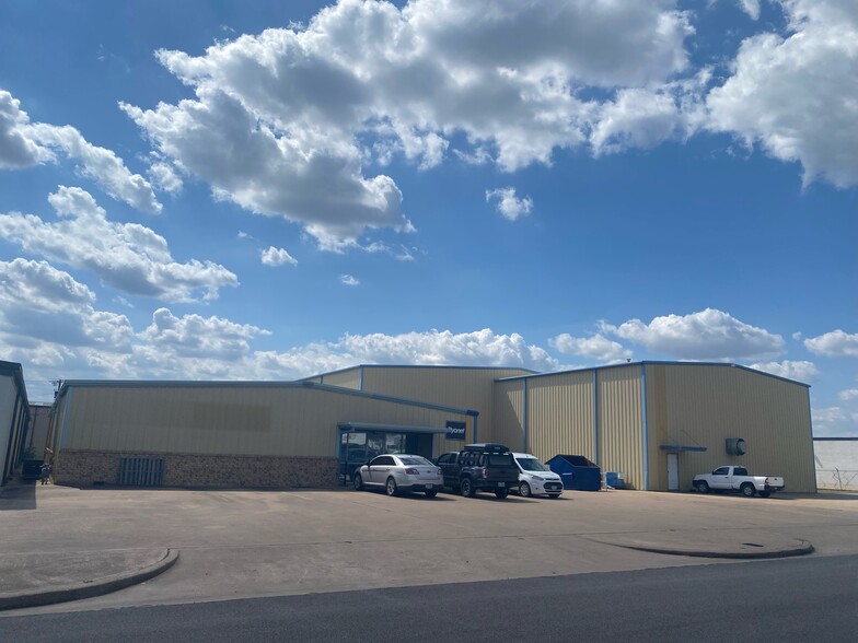 215 Cotton Dr, Woodway, TX for lease - Building Photo - Image 1 of 3