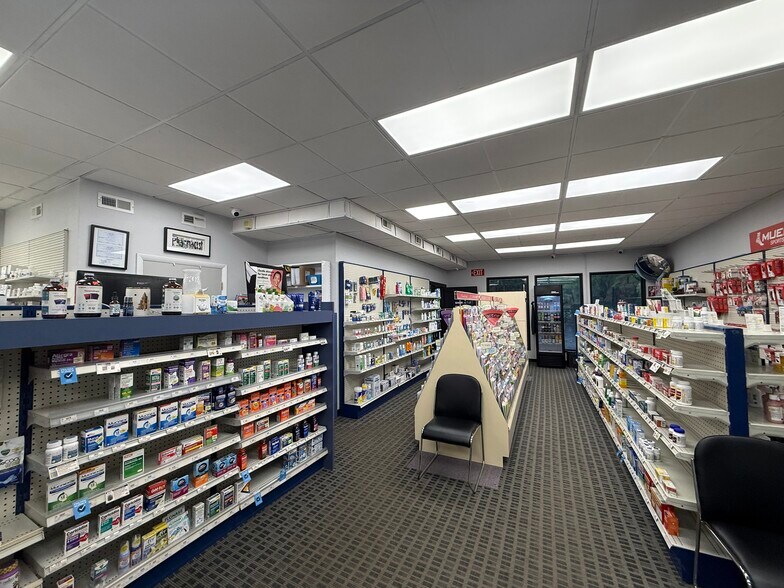 1704 S Custer Rd, Monroe, MI à vendre - Photo du bâtiment - Image 3 de 18