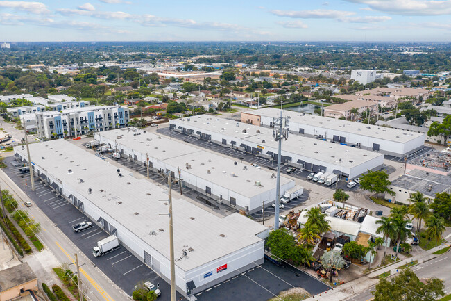 Plus de détails pour 3600 NE 4th Ave, Oakland Park, FL - Industriel à louer