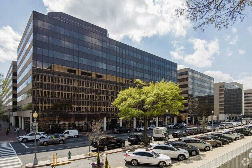 400 C St SW, Washington, DC à louer - Photo du bâtiment - Image 3 de 5