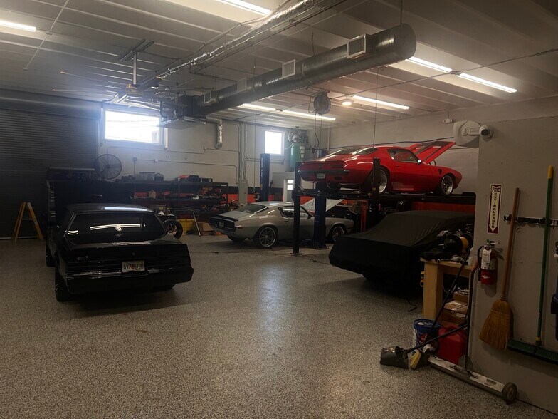 181 NE 32nd Ct, Oakland Park, FL à vendre - Photo du bâtiment - Image 2 de 6