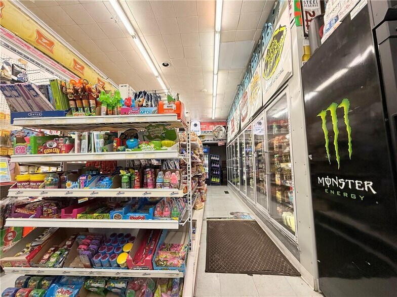 406 Walnut St, Elmira, NY à vendre - Photo du bâtiment - Image 3 de 27