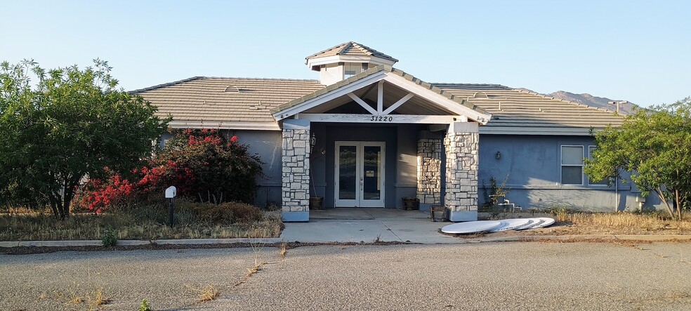 31220 Sage Rd, Hemet, CA à vendre - Photo du bâtiment - Image 2 de 4
