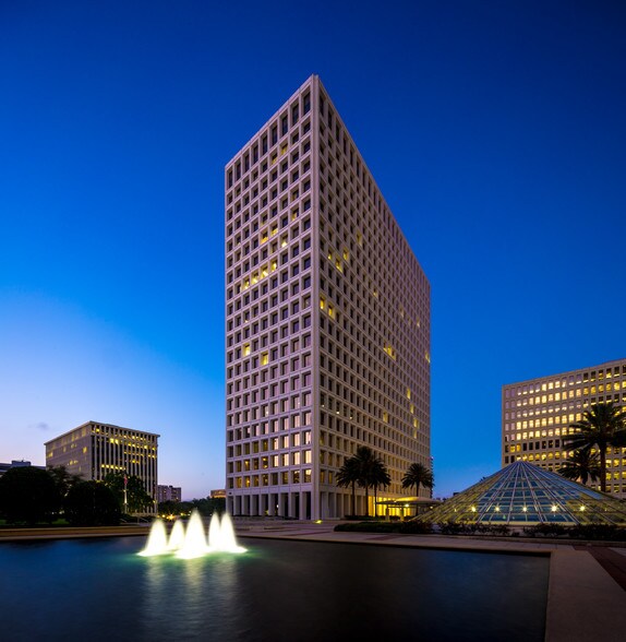 3 Greenway Plz, Houston, TX à louer - Photo du bâtiment - Image 2 de 34