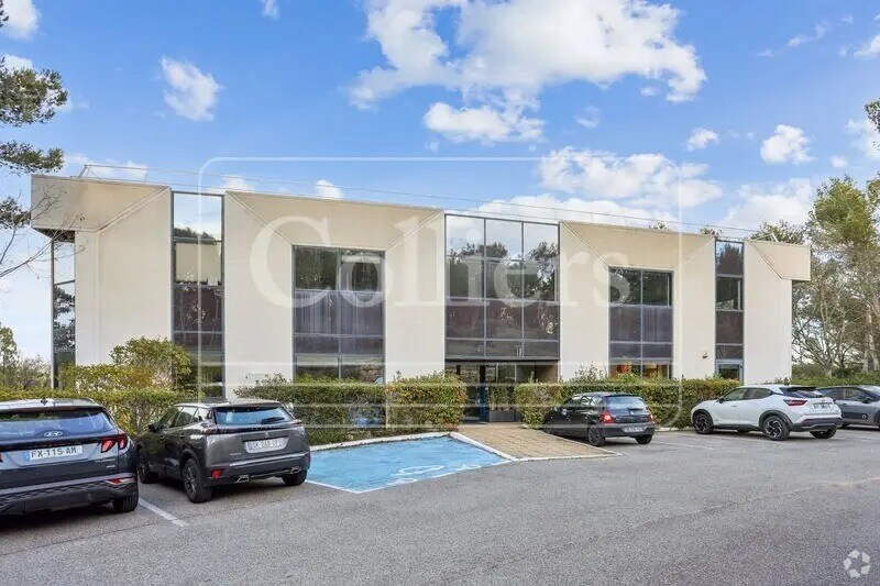 21 Parc du Golf, Aix-en-Provence for lease Primary Photo- Image 1 of 7