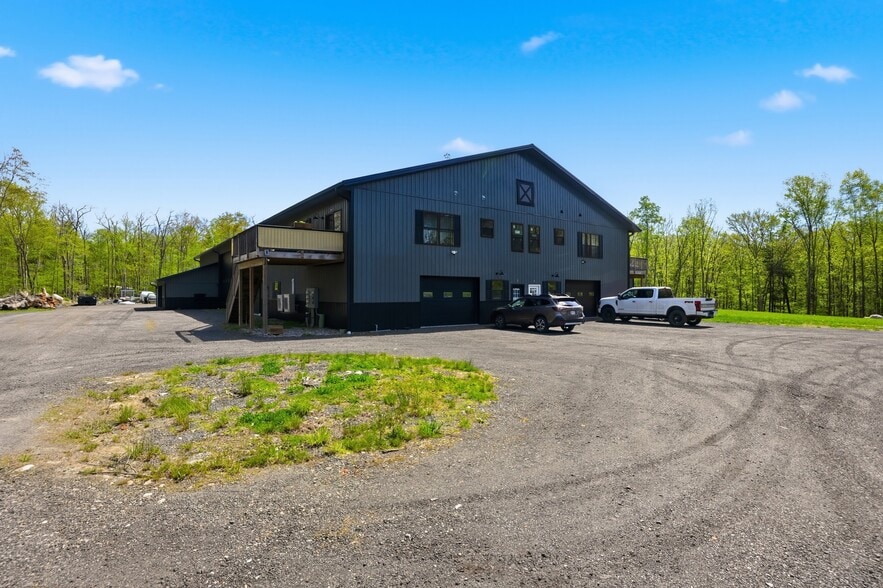 51 Redder Rd, Pine Bush, NY à vendre - Photo du bâtiment - Image 1 de 50
