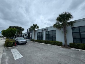 3040 N 29th Ave, Hollywood, FL for lease Building Photo- Image 1 of 32