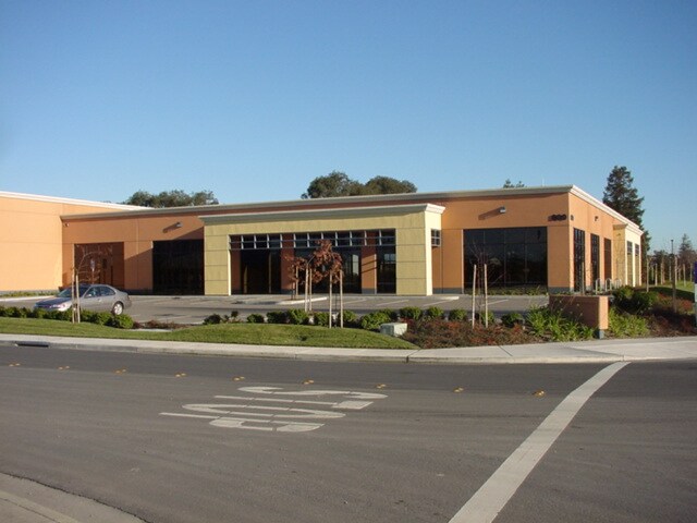 800 Lindberg Ln, Petaluma, CA à louer - Photo du bâtiment - Image 2 de 12