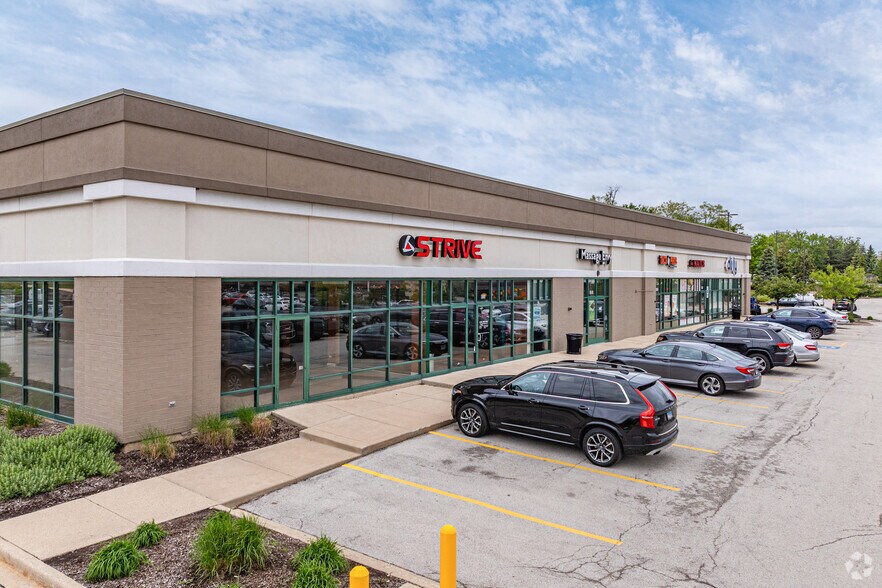 840-944 Roosevelt Rd, Glen Ellyn, IL à louer - Photo du bâtiment - Image 2 de 5