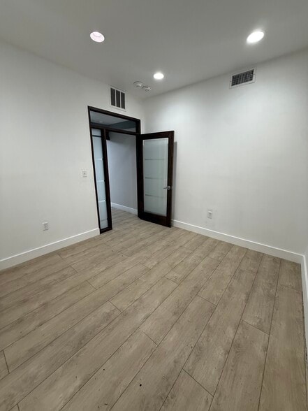 1125 NE 125th St, North Miami, FL for lease - Building Photo - Image 2 of 10