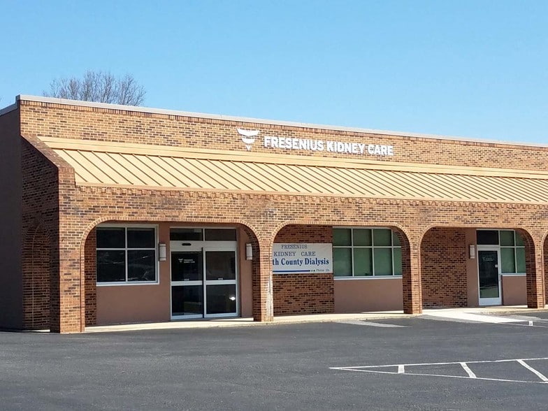 945 N Main St, Marion, VA for lease - Building Photo - Image 2 of 23