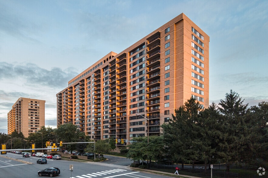 3713 S George Mason Dr, Falls Church, VA for sale - Primary Photo - Image 1 of 4