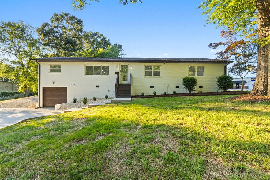 679 Oakridge Farm Hwy, Mooresville, NC for sale - Building Photo - Image 1 of 30