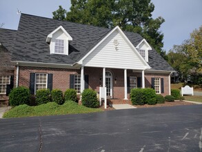 288 East St, Pittsboro, NC à louer Photo du bâtiment- Image 1 de 4