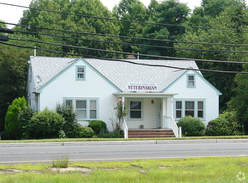 261 Rt 34, Colts Neck, NJ à vendre - Photo du bâtiment - Image 2 de 42