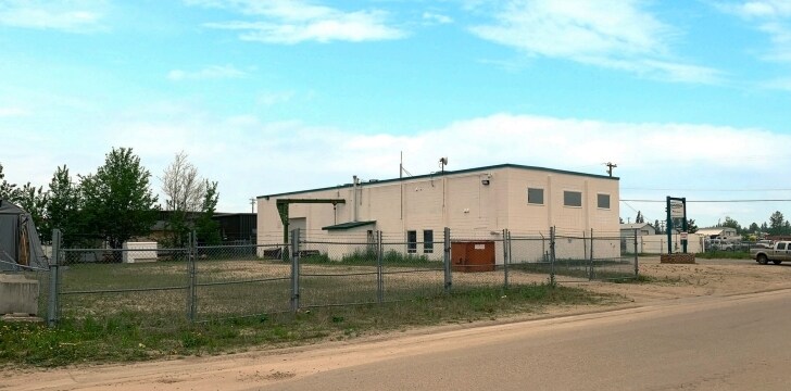 3703 38 Ave, Whitecourt, AB à louer - Photo du bâtiment - Image 2 de 2