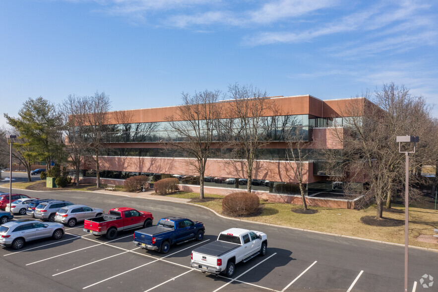 100 Corporate Dr, Lebanon, NJ for lease - Building Photo - Image 2 of 11