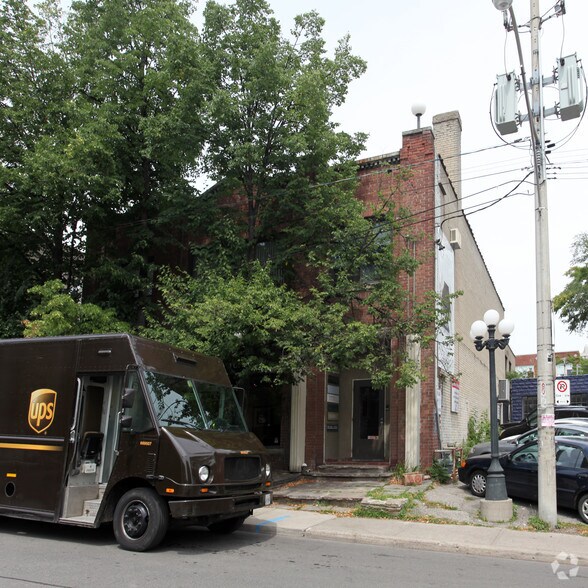 12 Birch Ave, Toronto, ON à louer - Photo du bâtiment - Image 2 de 3