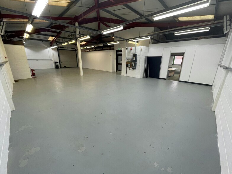 5 Fairfield Ct, Coventry à louer - Photo du bâtiment - Image 2 de 5