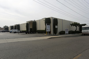 802-852 E Edna Pl, Covina CA - Entrepôt